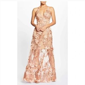 NWT Sidney Deep V-Neck 3D Lace Gown Size XL in peach/nude